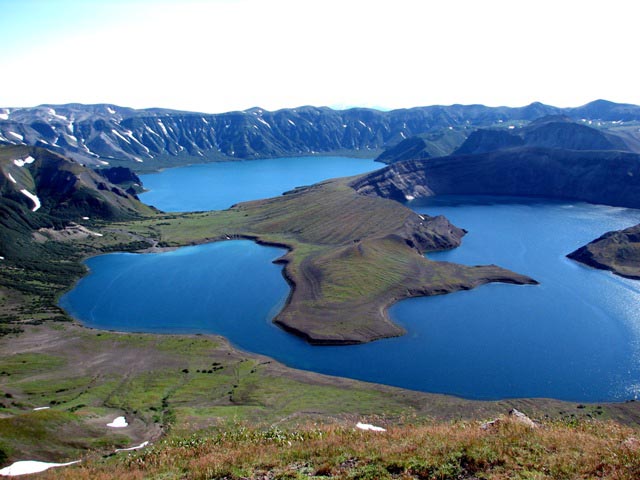 Озеро в кратере вулкана Ксудач