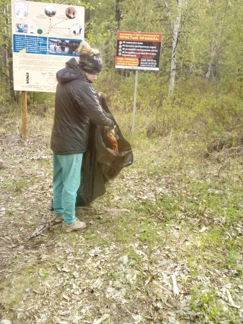 Волонтеры в Быстринском природном парке. Уборка мусора на территории