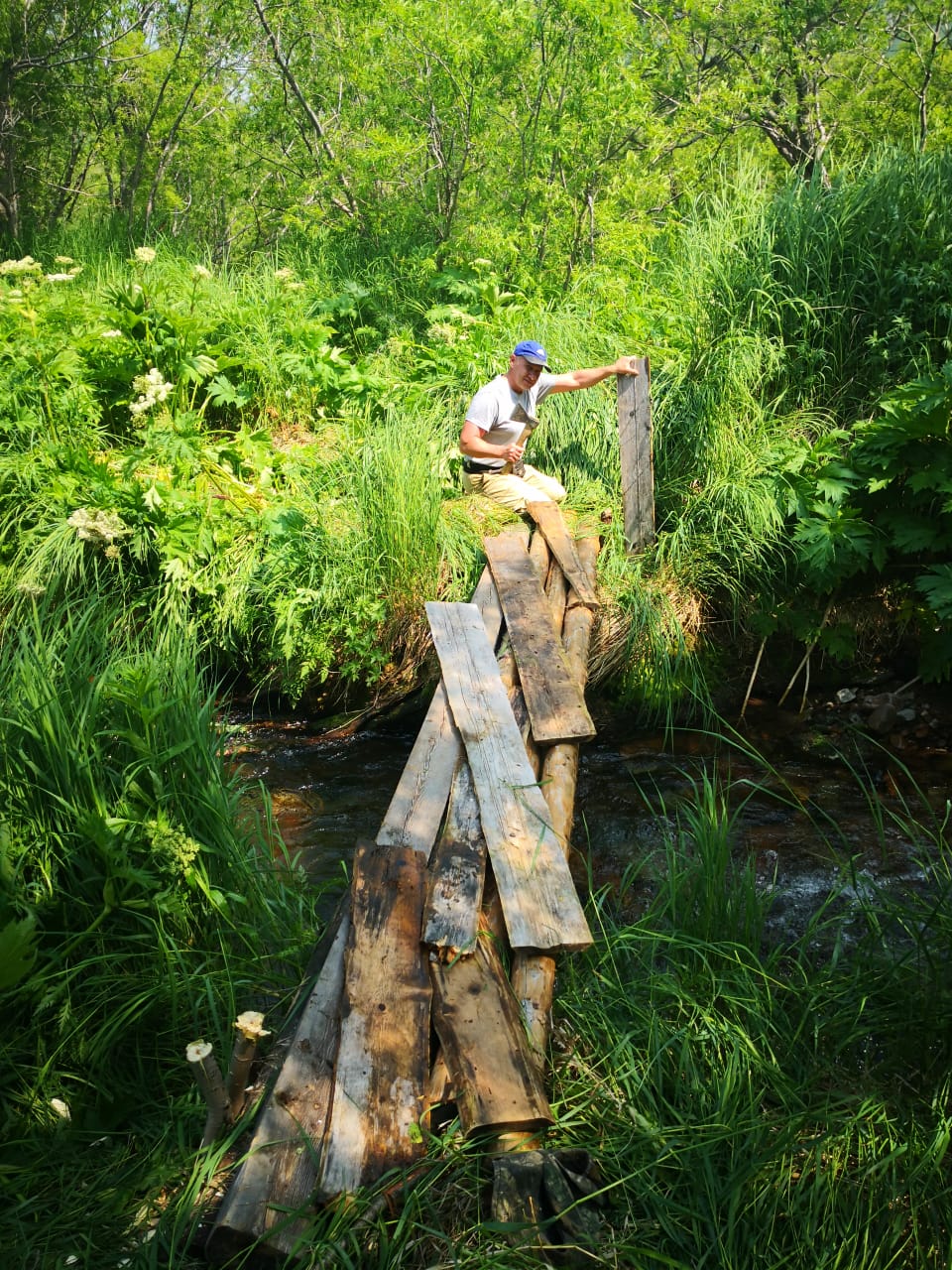 Восстановление пешей переправы на реке Нюлки